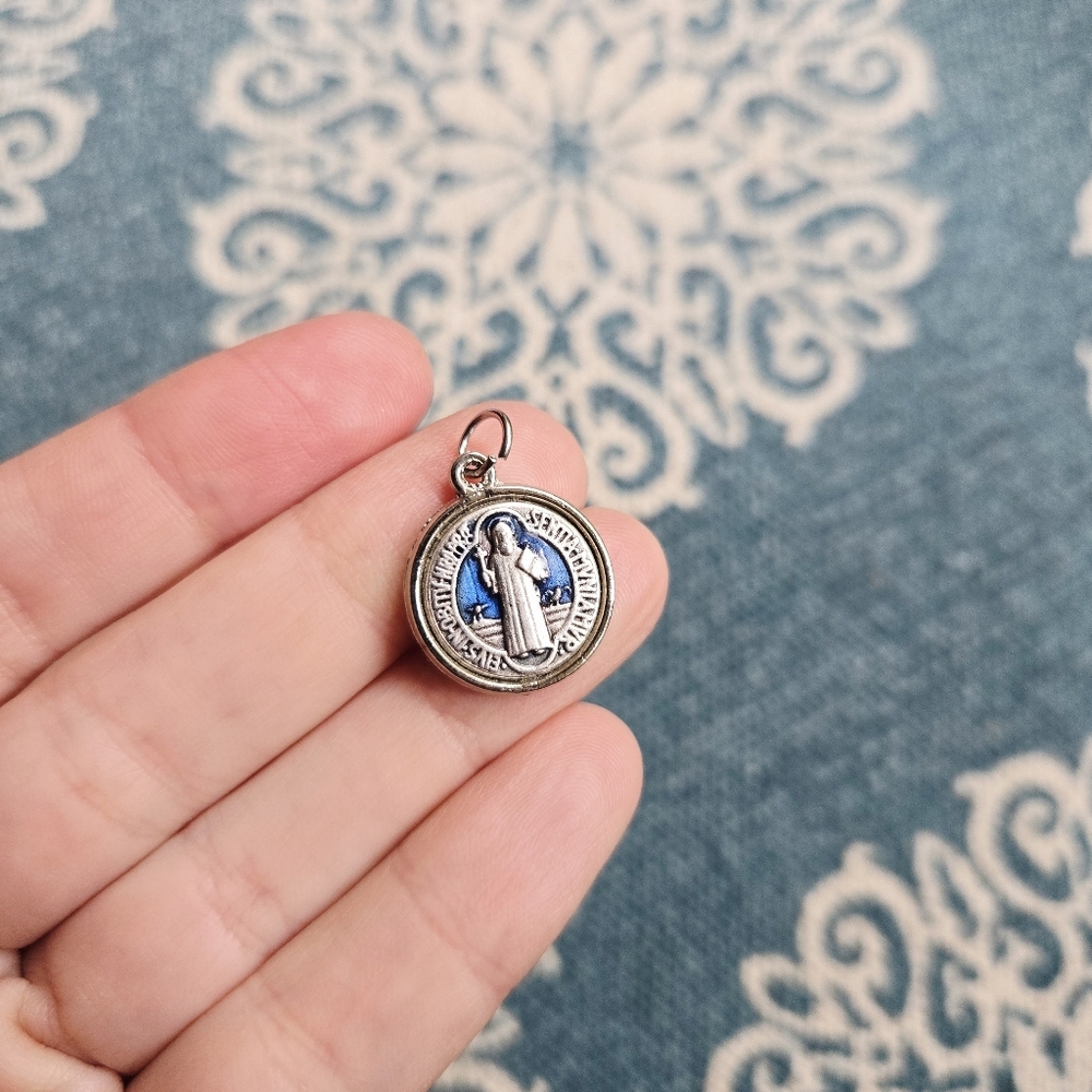 Vintage Dainty Silver Navy Blue Saint St Benedict Medallion Medal Coin Pendant - Picture 3 of 6